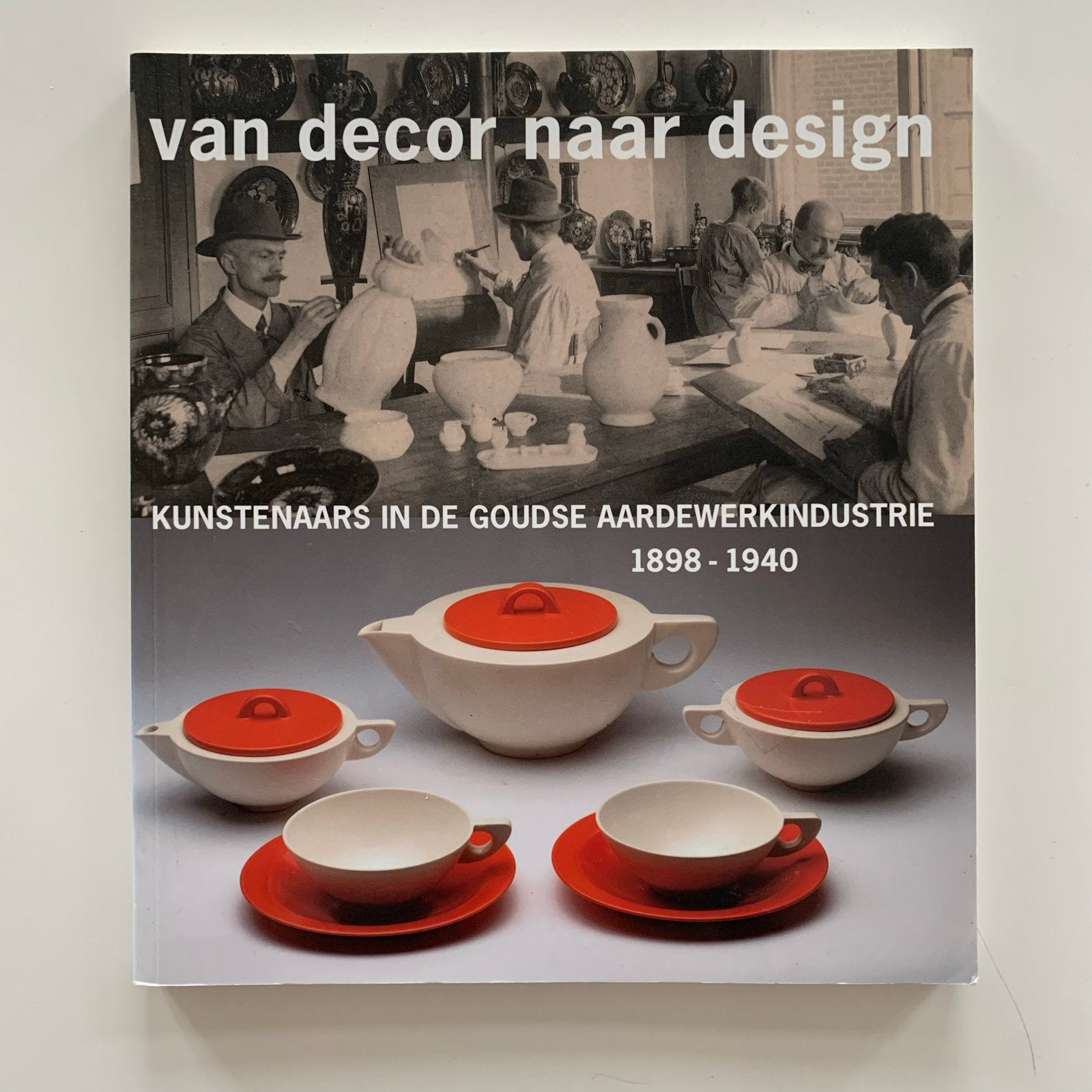 Hans Vogels, Van decor naar design: Gouda Aardewerkindustrie, Antiek en Kunst, Ophalen