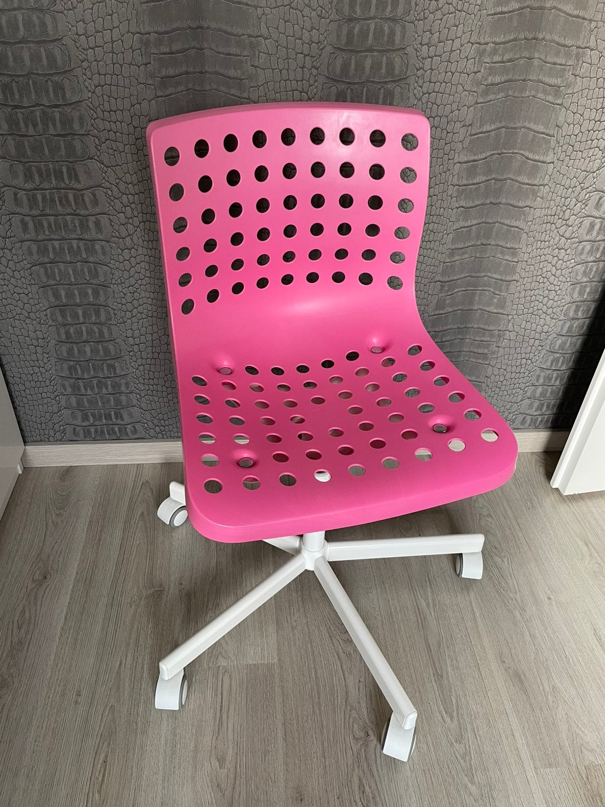 Roze bureaustoel gewoon nieuw nog!, Ophalen of Verzenden, Nieuw, Roze, Bureaustoel