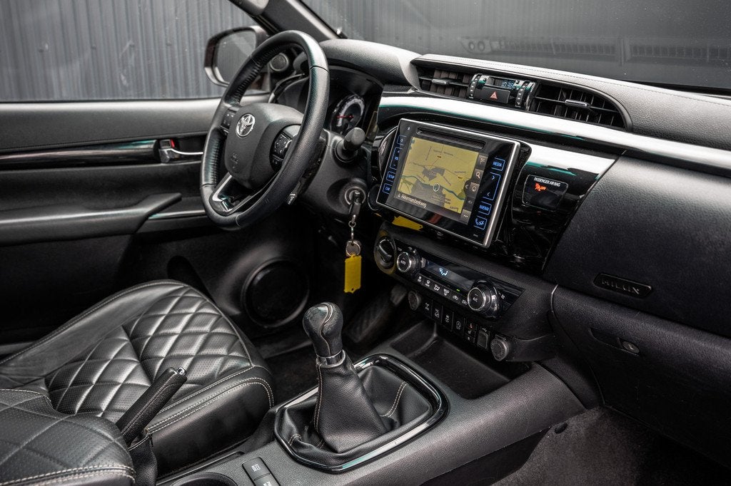 Toyota Hilux 2.4 D 4WD | 150 PK | LED | Camera | Cruise | Na, Auto's, Toyota, 15 km/l, Gebruikt, 150 pk, Bedrijf
