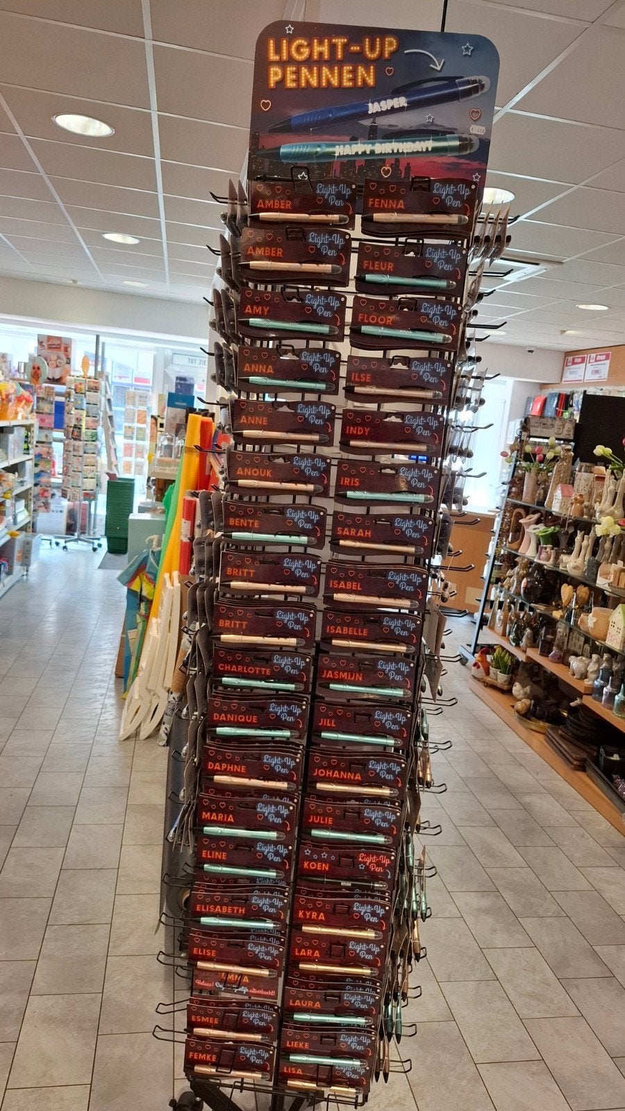 Partijhandel: Display + 375 naampennen met licht, Ophalen, Overige categorieën
