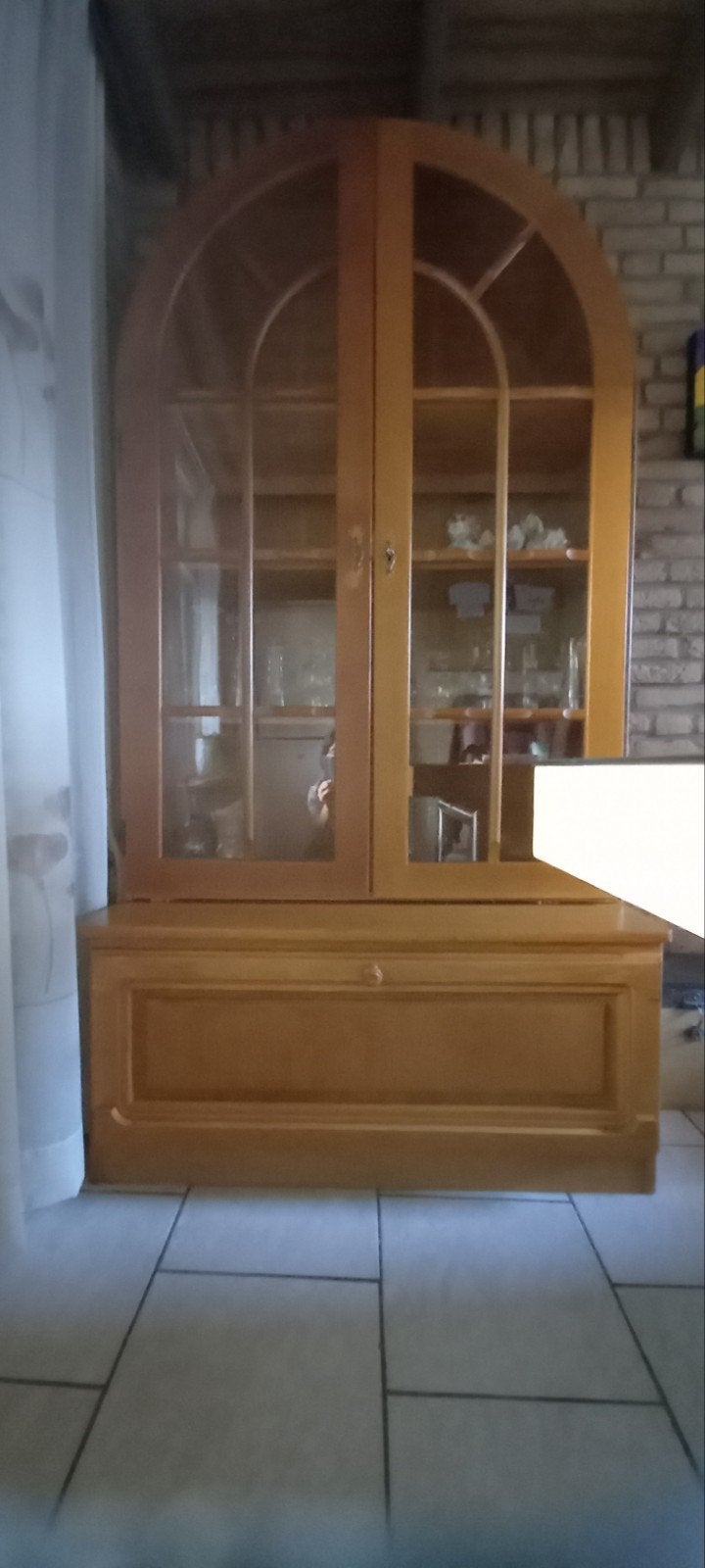 Mooie houten vitrinekast met glazen deuren, Ophalen, Gebruikt, 100 tot 150 cm, 150 tot 200 cm