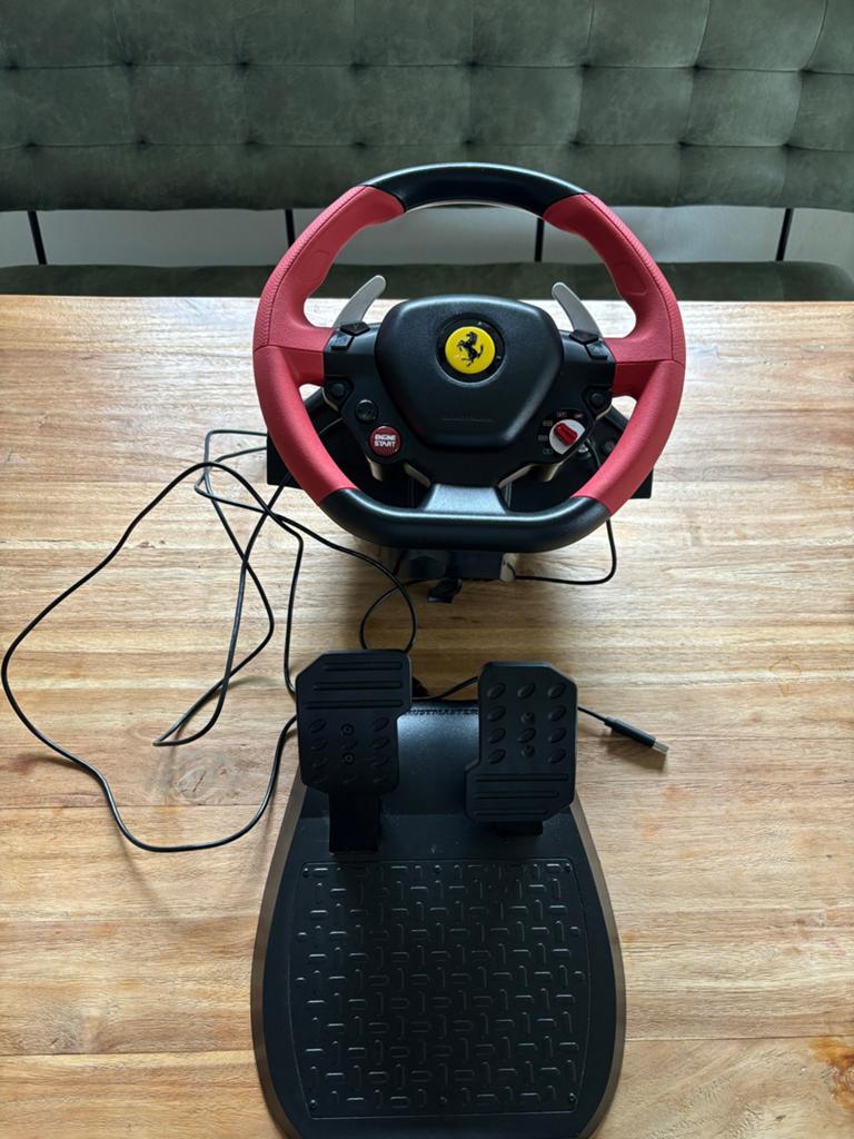 Thrustmaster Ferrari 458 Spider Stuurwiel met Pedalen, Ophalen of Verzenden, Gebruikt, Stuurtje of Sportattribuut, Xbox One