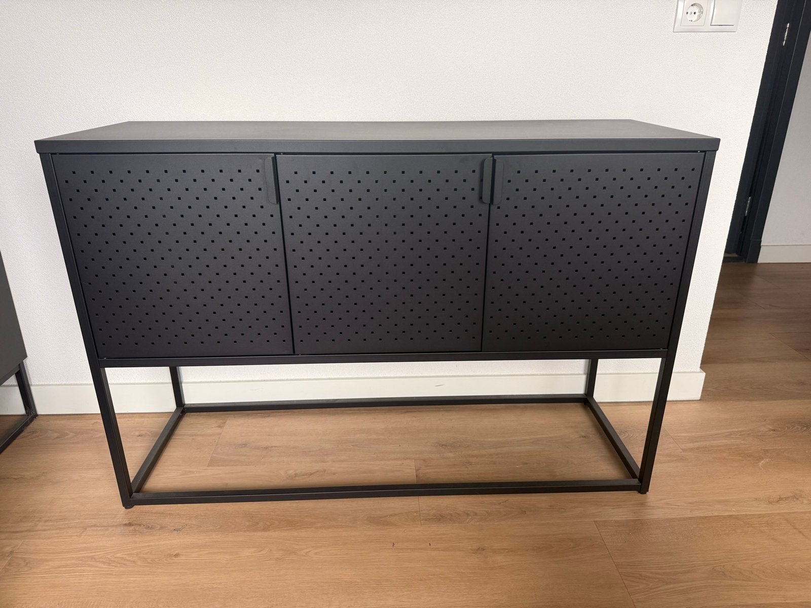Jysk metalen dressoir zwart, Ophalen, Gebruikt, 100 tot 150 cm, Metaal