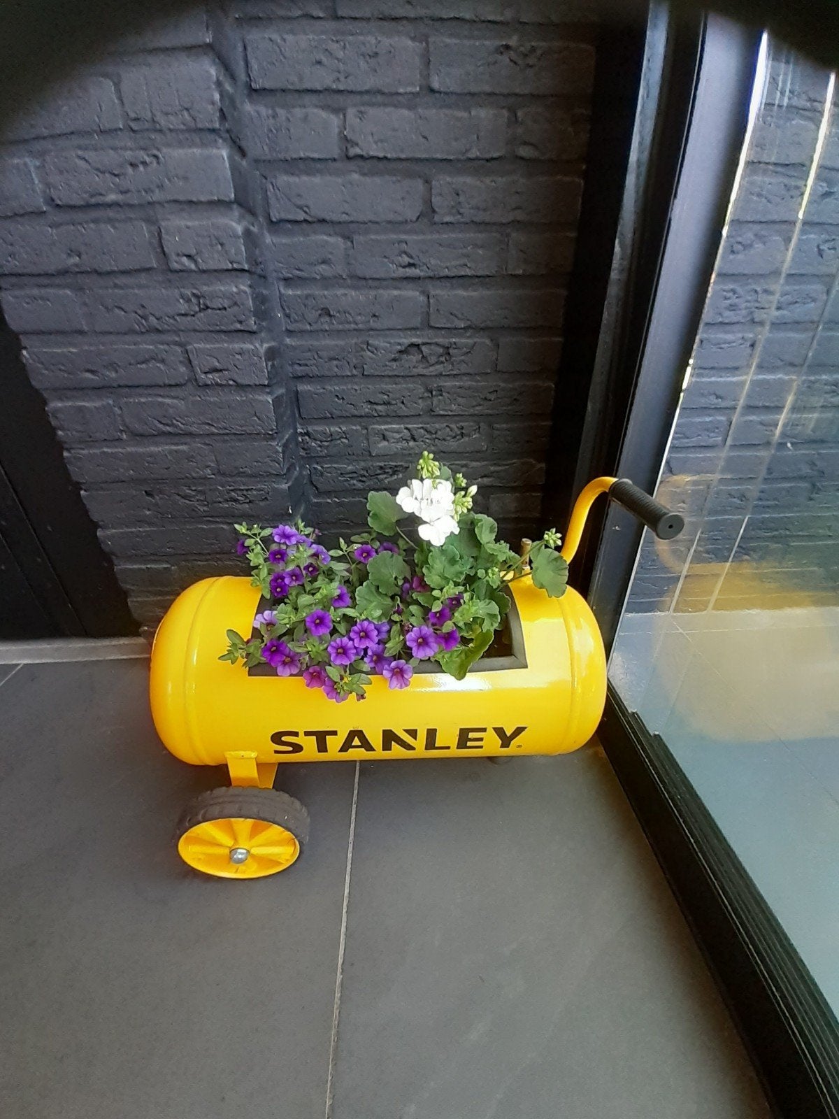 bloembak gemaakt van een compressor, Ophalen, Kunststof, Minder dan 25 cm, Minder dan 40 cm