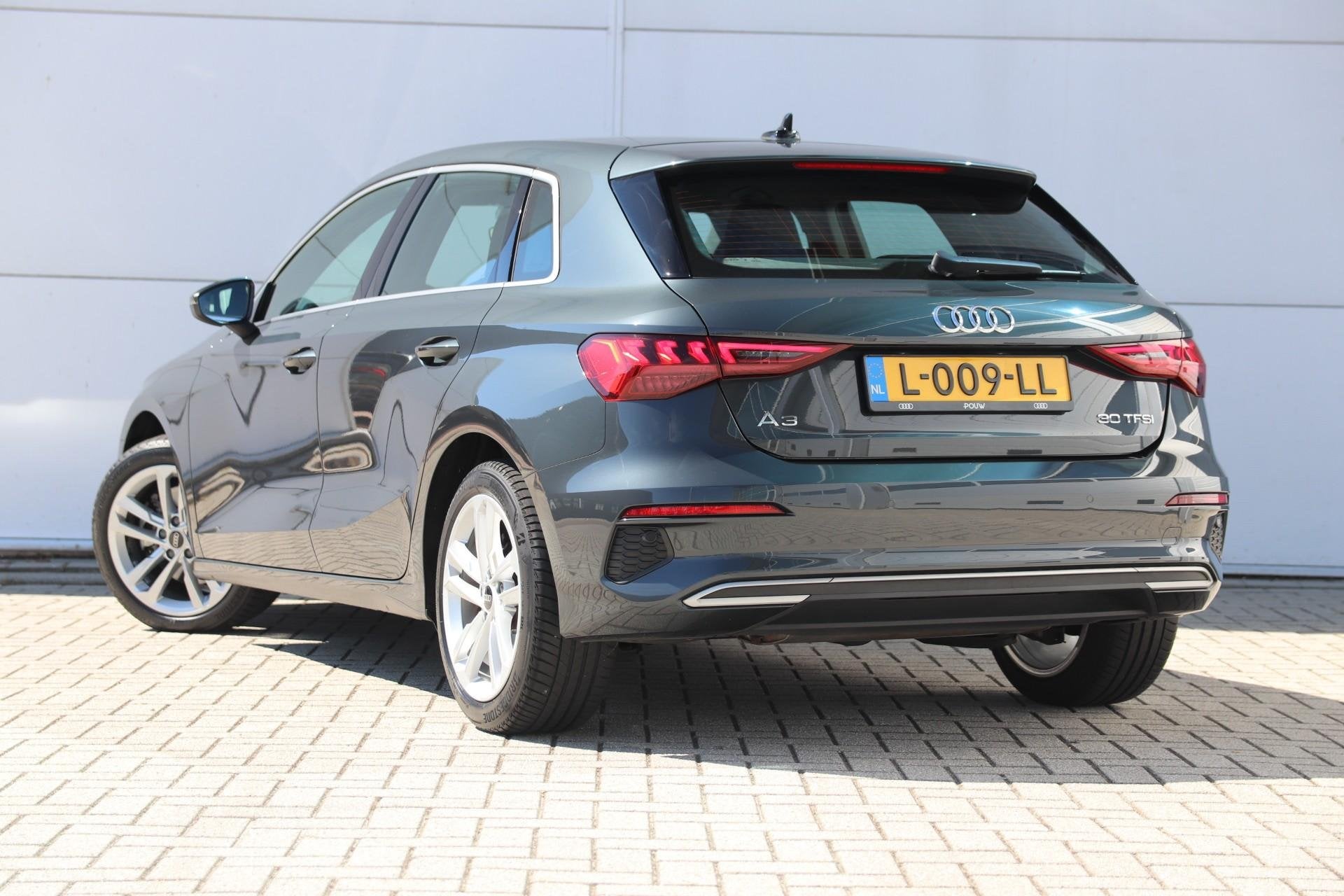 Audi A3 Sportback 30 TFSI 110pk S-tronic Business edition |, Auto's, Stof, Gebruikt, Origineel Nederlands, Bedrijf