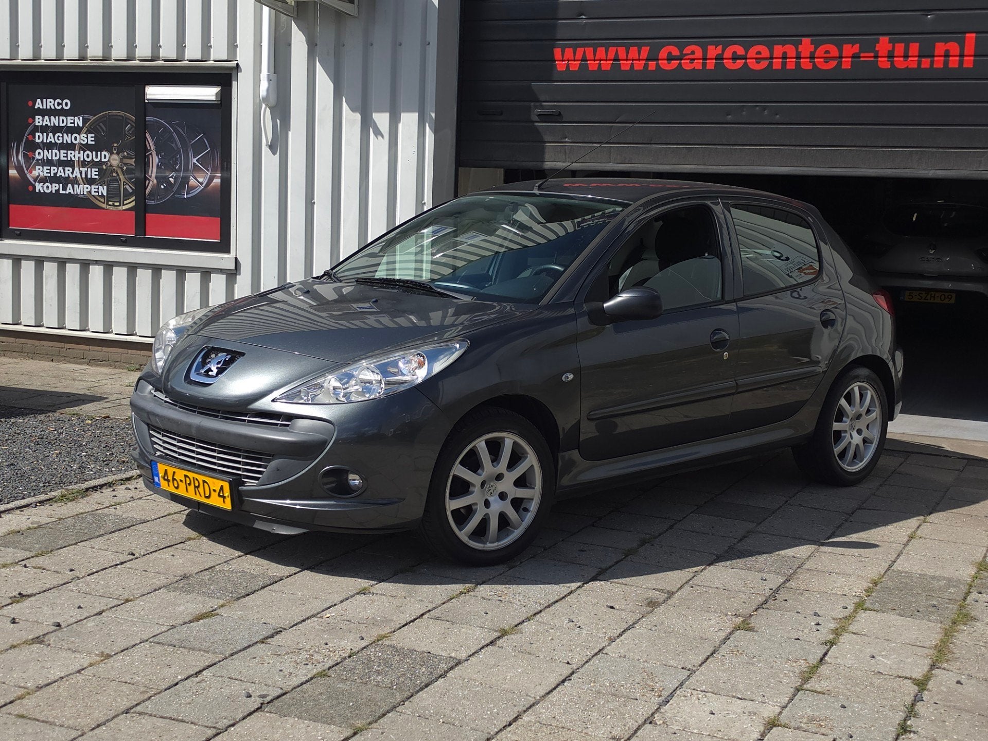 Peugeot 206 + 1.4 XS Apk / NAP / 138DKM / Airco / Goed onder, Stof, Zwart, 4 cilinders, Origineel Nederlands