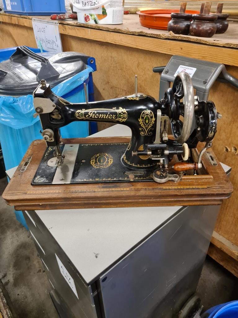 Premier naaimachine antiek 1930 hand naaimachine, Ophalen