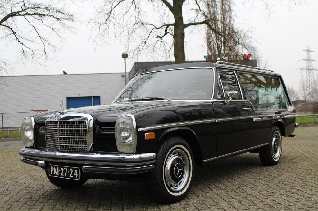 Mercedes-Benz 200-serie 240D Hearse Pilato Rouwauto TOP COND, Lederen bekleding, Zwart, Overige carrosserieën, Mercedes-Benz