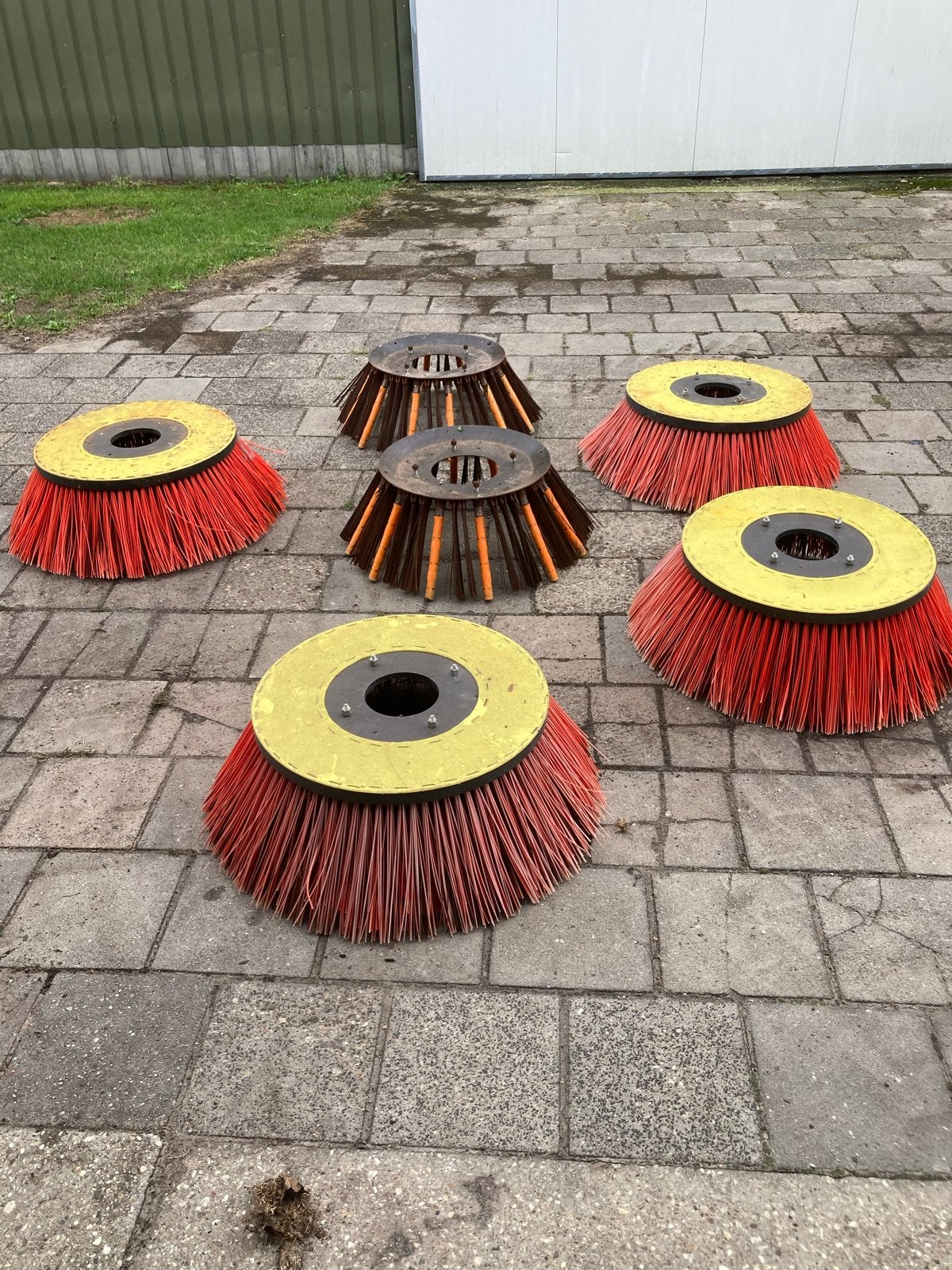 Borstels rood kunststof en staal, diverse diameters, Ophalen
