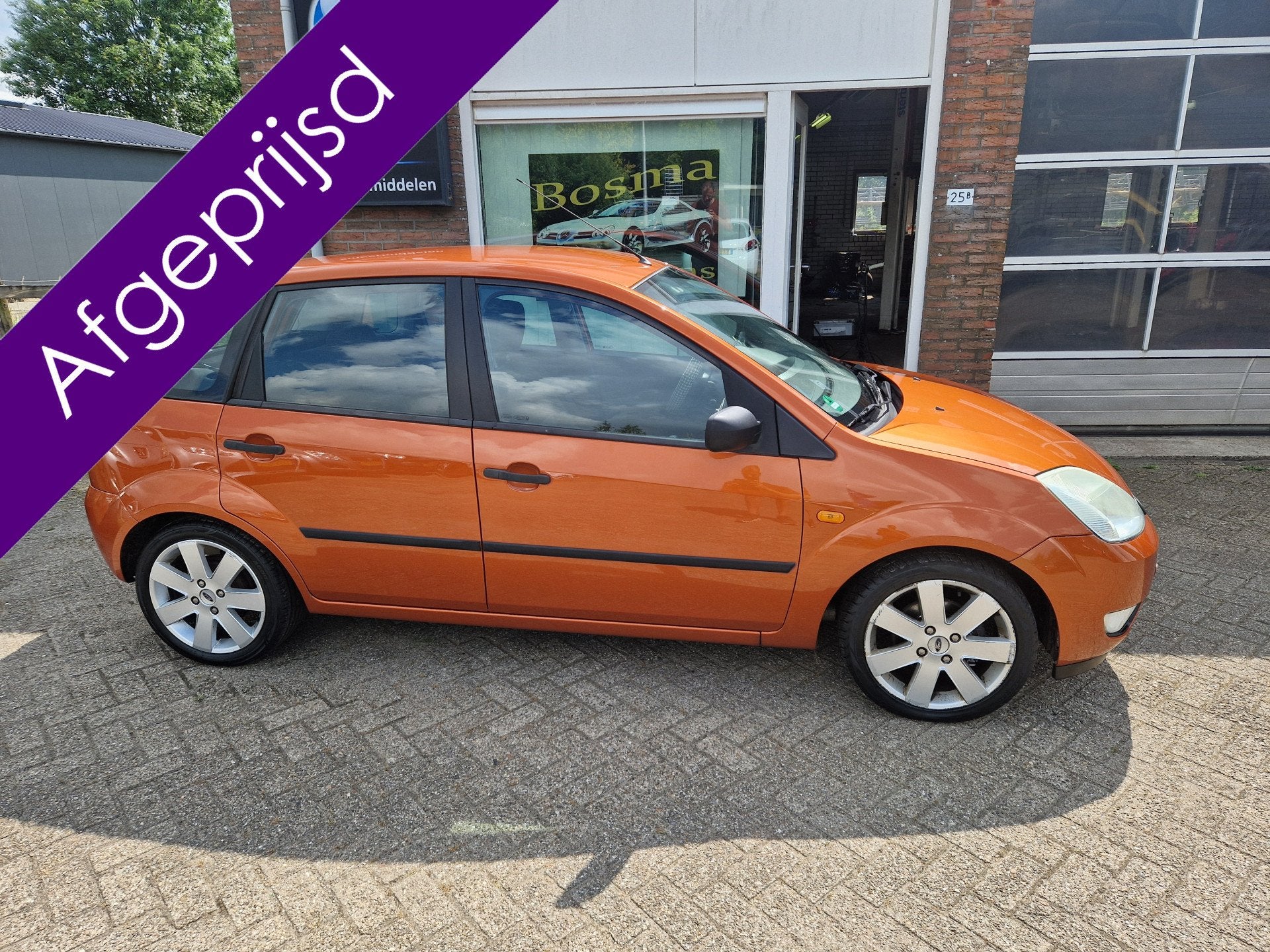 Ford Fiesta 1.3i "Futura" 5 Deurs - Trekhaak - Airco - Apk 2, 1299 cc, Stof, Bruin, Origineel Nederlands