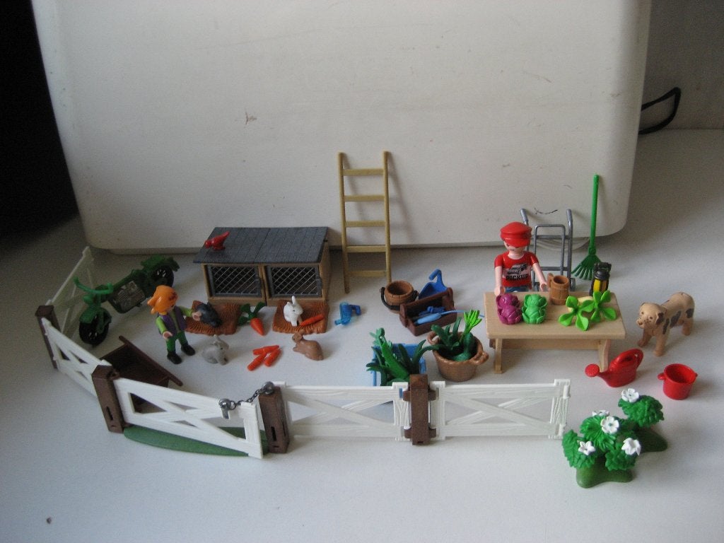playmobil moestuin met konijnenhok met vader en dochter, Ophalen of Verzenden, Zo goed als nieuw