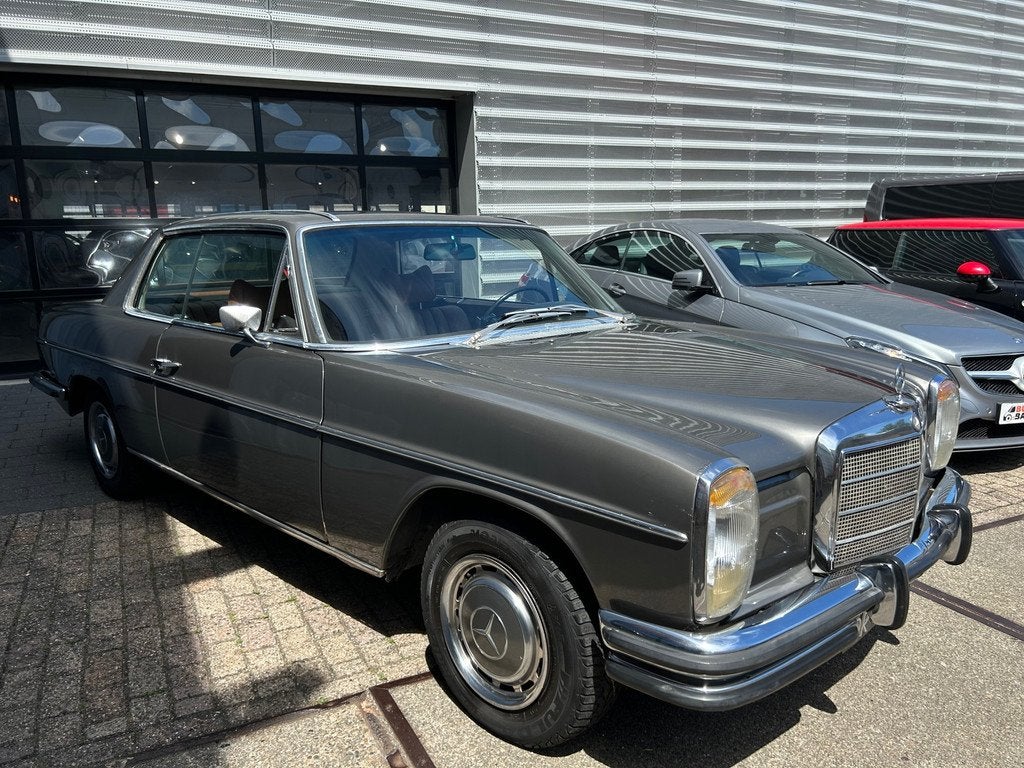 Mercedes-Benz 200-280 (W114) 250 C|Leder|Automaat|Radio, Auto's, Mercedes-Benz, Automaat, Achterwielaandrijving, Gebruikt, 2496 cc