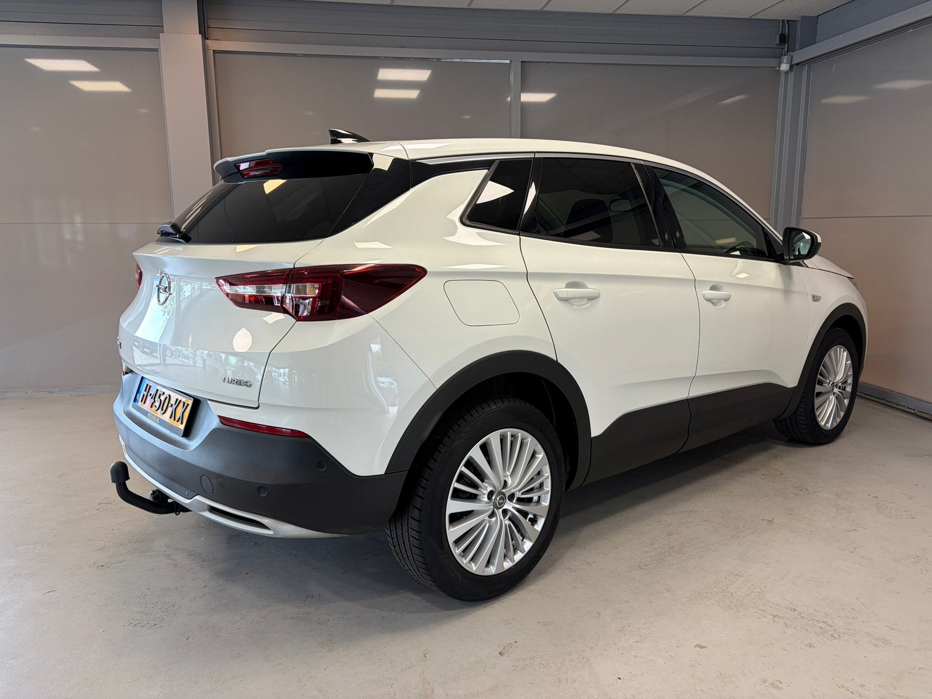 Opel Grandland X Innovation 1.2 Turbo Automaat | Navigatie |, Auto's, Gebruikt, 1199 cc, Wit, Bedrijf