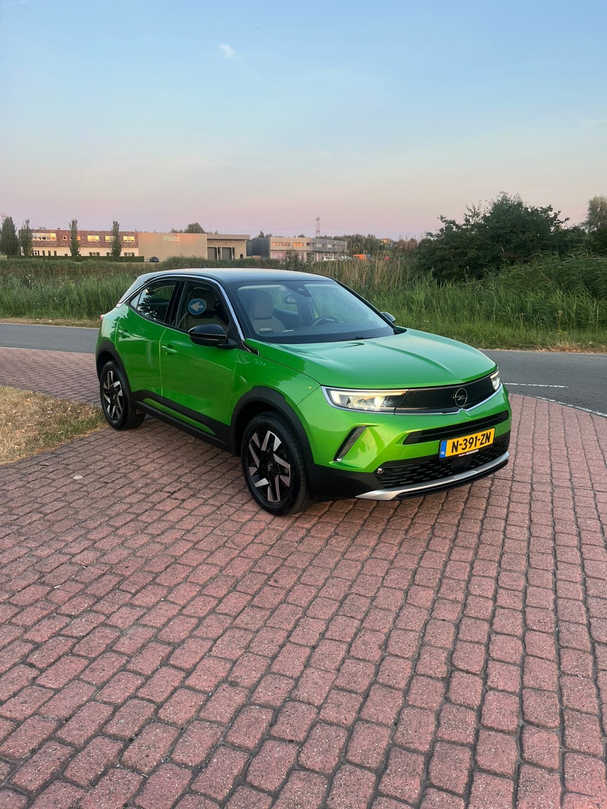 Opel Mokka 1.2 130pk Start/stop Aut 2022 Groen, Auto's, Dealer onderhouden, 1199 cc, 1200 kg, 3 cilinders