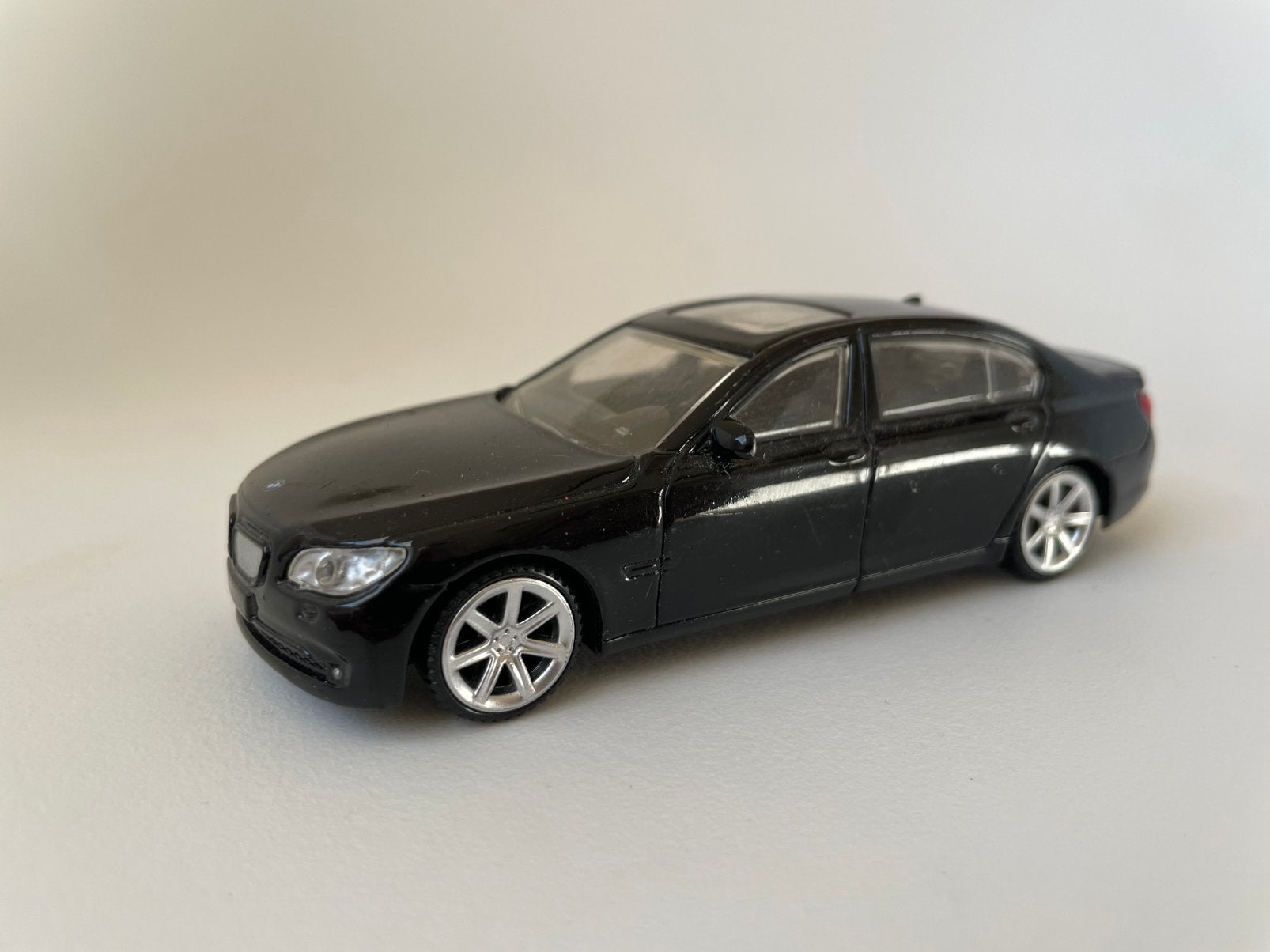 model BMW 7-serie, (F01) 750 Li, zwart 1/43, Rastar, Hobby en Vrije tijd, Modelauto's | 1:43, Ophalen of Verzenden, Gebruikt, Auto