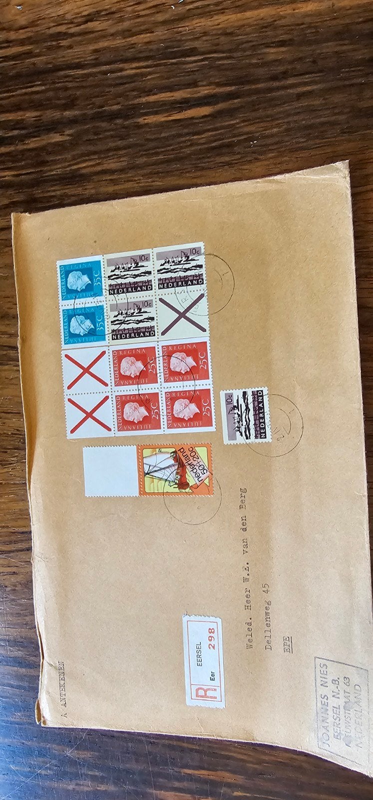 Aangetekende envelop met diverse Nederlandse postzegels, Postzegels en Munten, Brieven en Enveloppen | Nederland, Verzenden, Envelop