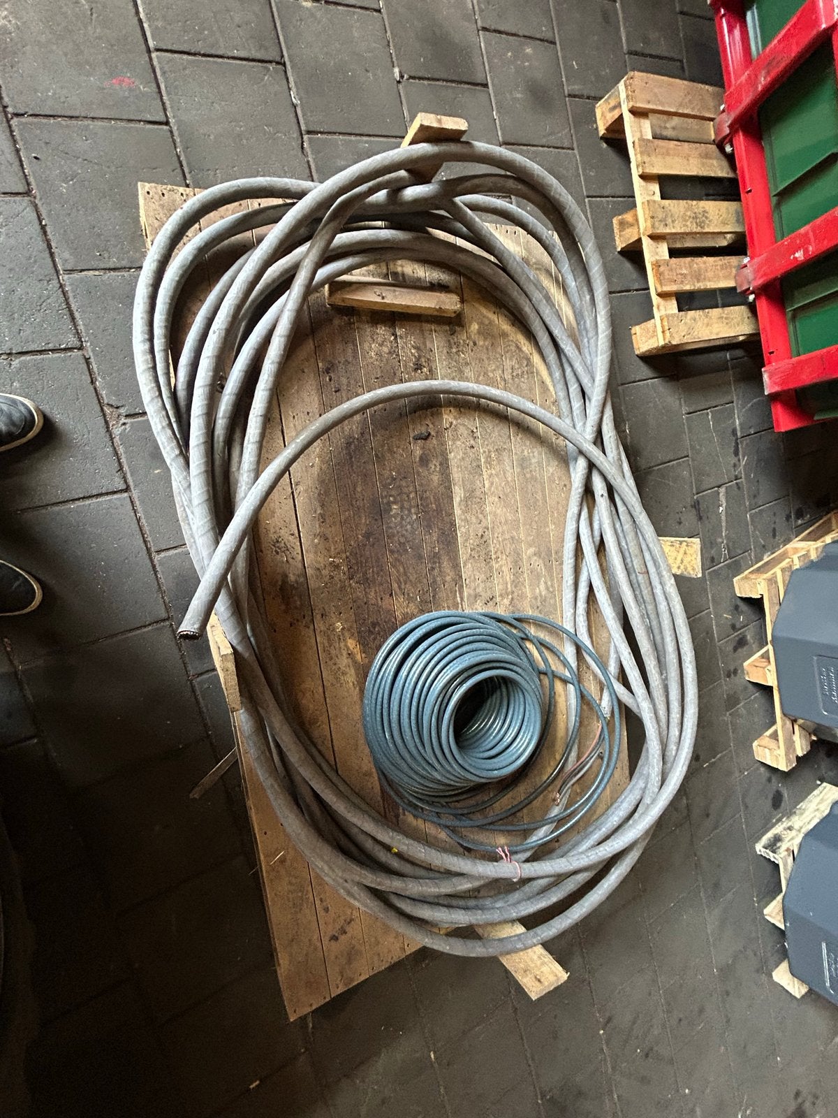 4-aderige grondkabel, Doe-het-zelf en Verbouw, Ophalen of Verzenden, Gebruikt, Kabel of Snoer