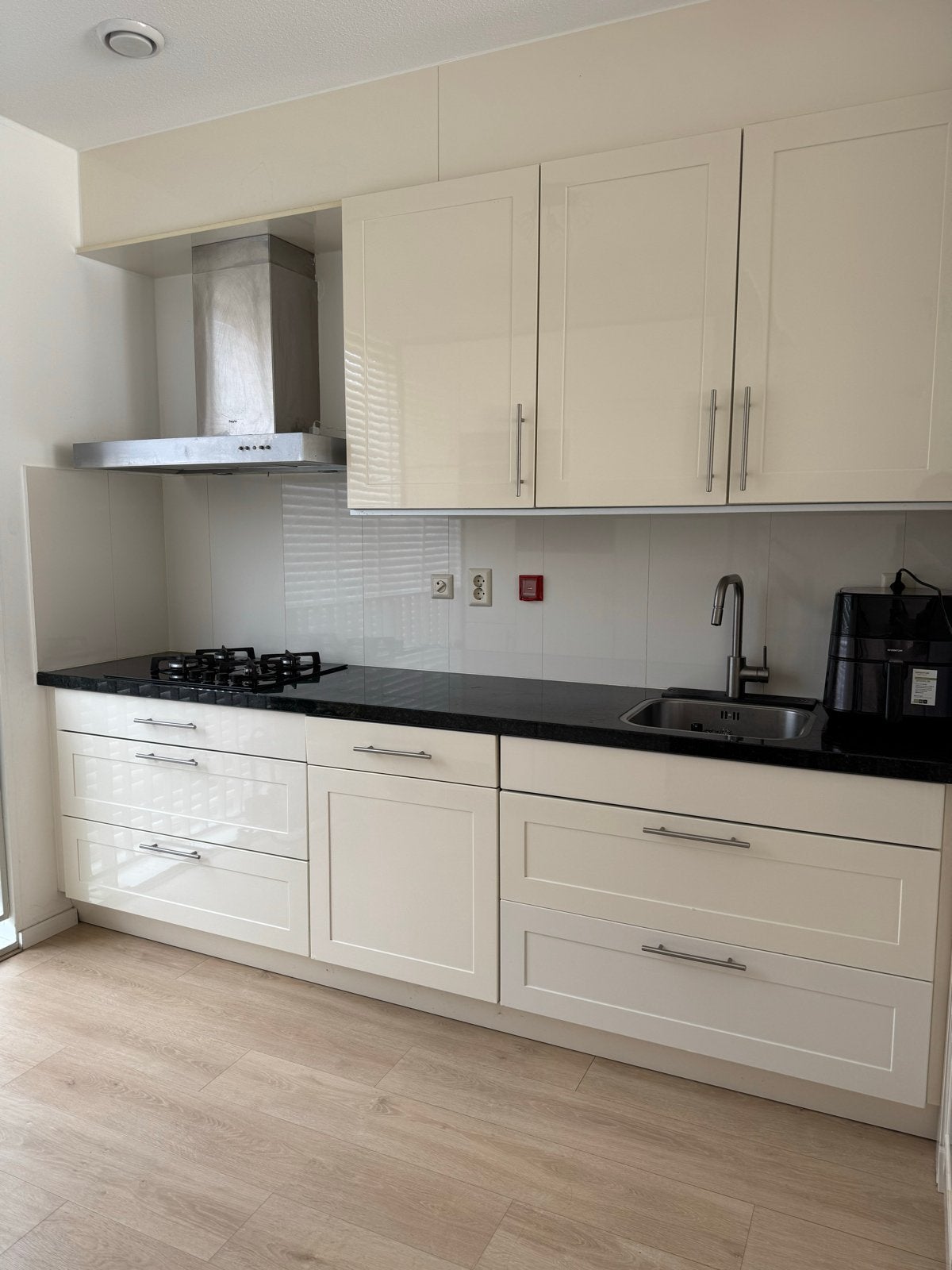 Moderne keuken met granieten werkblad en Whirlpool kookplaat, Ophalen, Gebruikt, Graniet of Steen, Dubbelwandige keuken