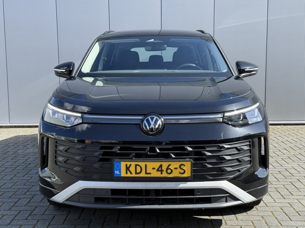 Volkswagen Tayron 1.5 eHybrid Life Trekhaak Camera Carplay F, Auto's, Volkswagen, Stof, 4 cilinders, 150 pk, Zwart