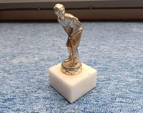 Beeldje Vrouw die golft Golven Midgetgolf Sportprijs, Ophalen of Verzenden, Mens