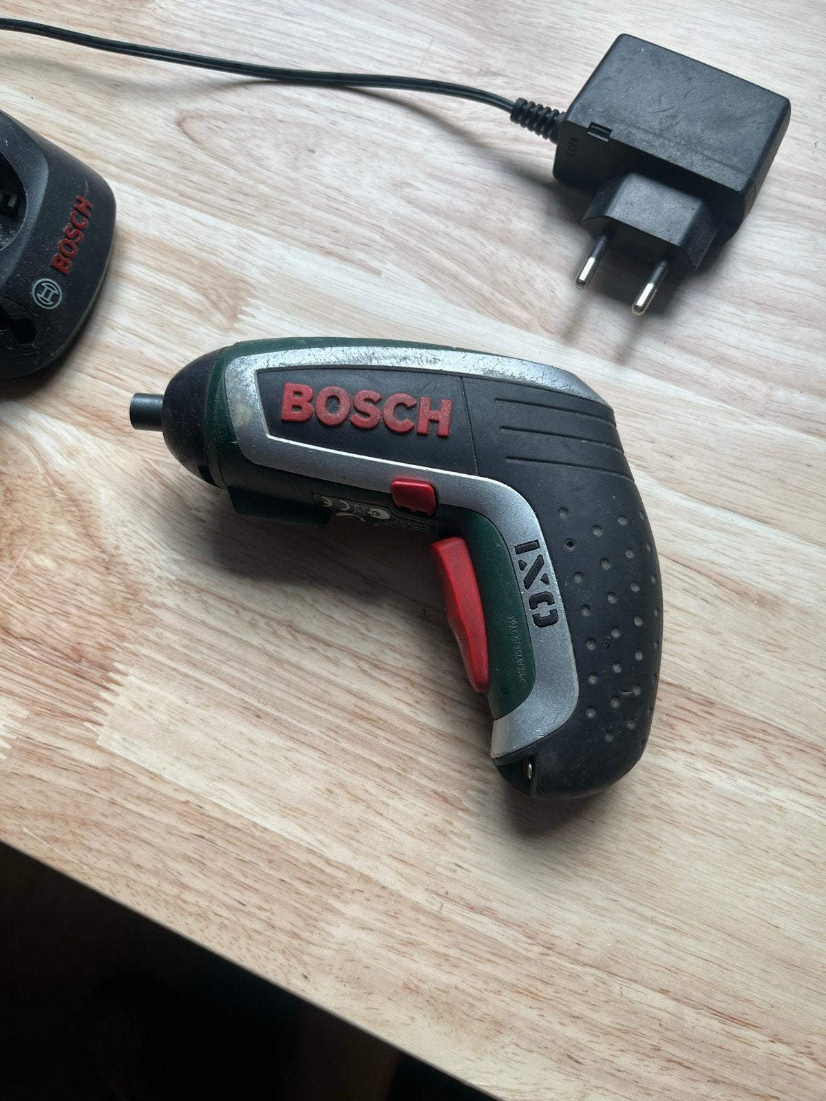 Bosch IXO Accuschroevendraaier met Oplader, Ophalen, Gebruikt, Minder dan 400 watt, Boor- en Schroefmachine