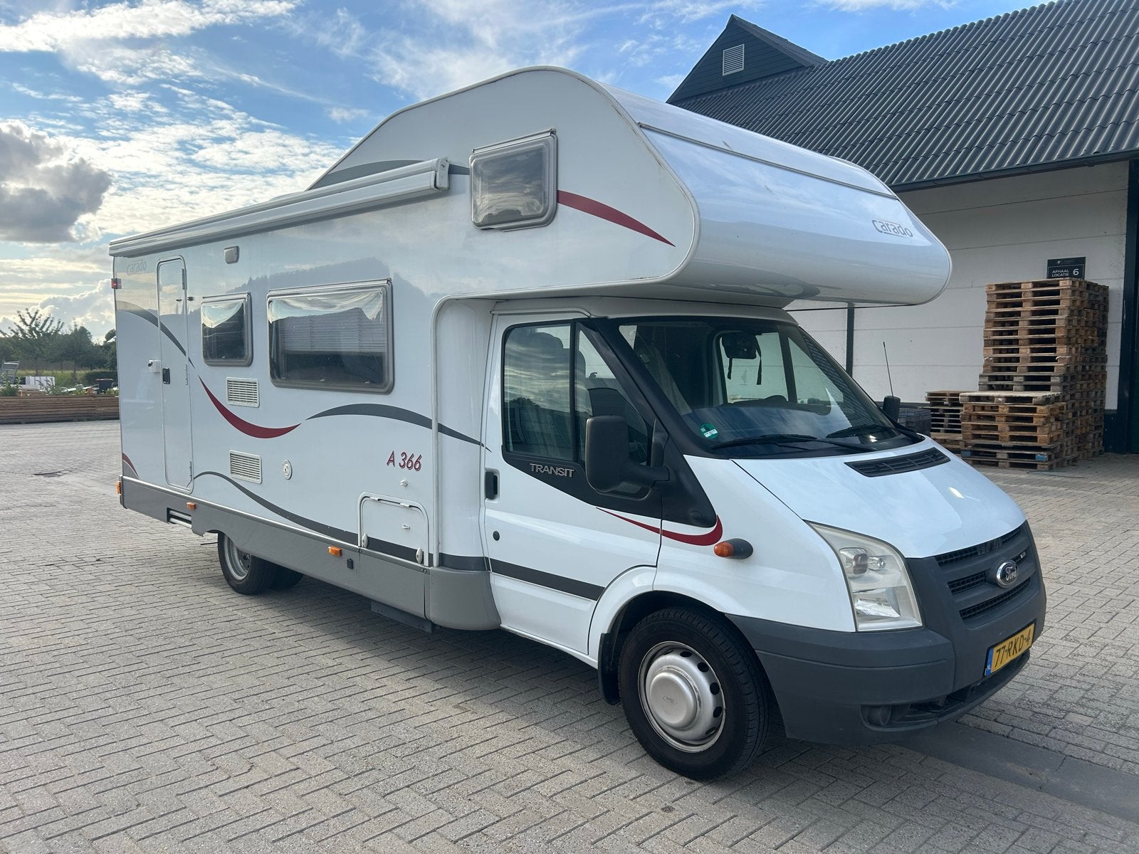 Ford Transit Carado gezinscamper 2x airco 6 pers 180PK, Caravans en Kamperen, Campers, Standaard zit, Alkoof, Ringverwarming, Ford