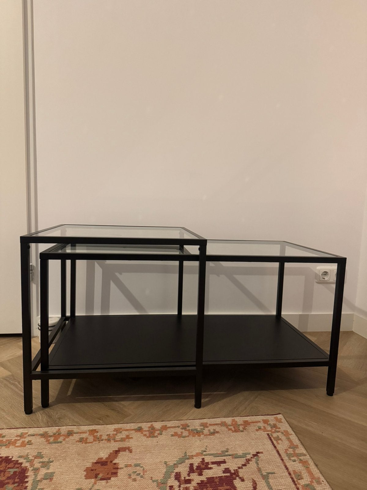 IKEA VITTSJÖ bijzettafel, set van 2, Ophalen, Glas, 50 tot 100 cm, Zo goed als nieuw