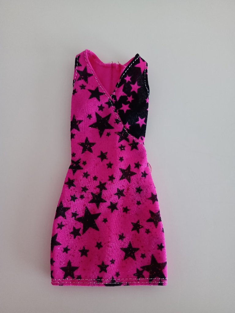 Veel Mooie Korte Jurkjes voor (Barbie) Poppen (22 foto's), Verzamelen, Poppen, Ophalen of Verzenden, Gebruikt, Kleertjes