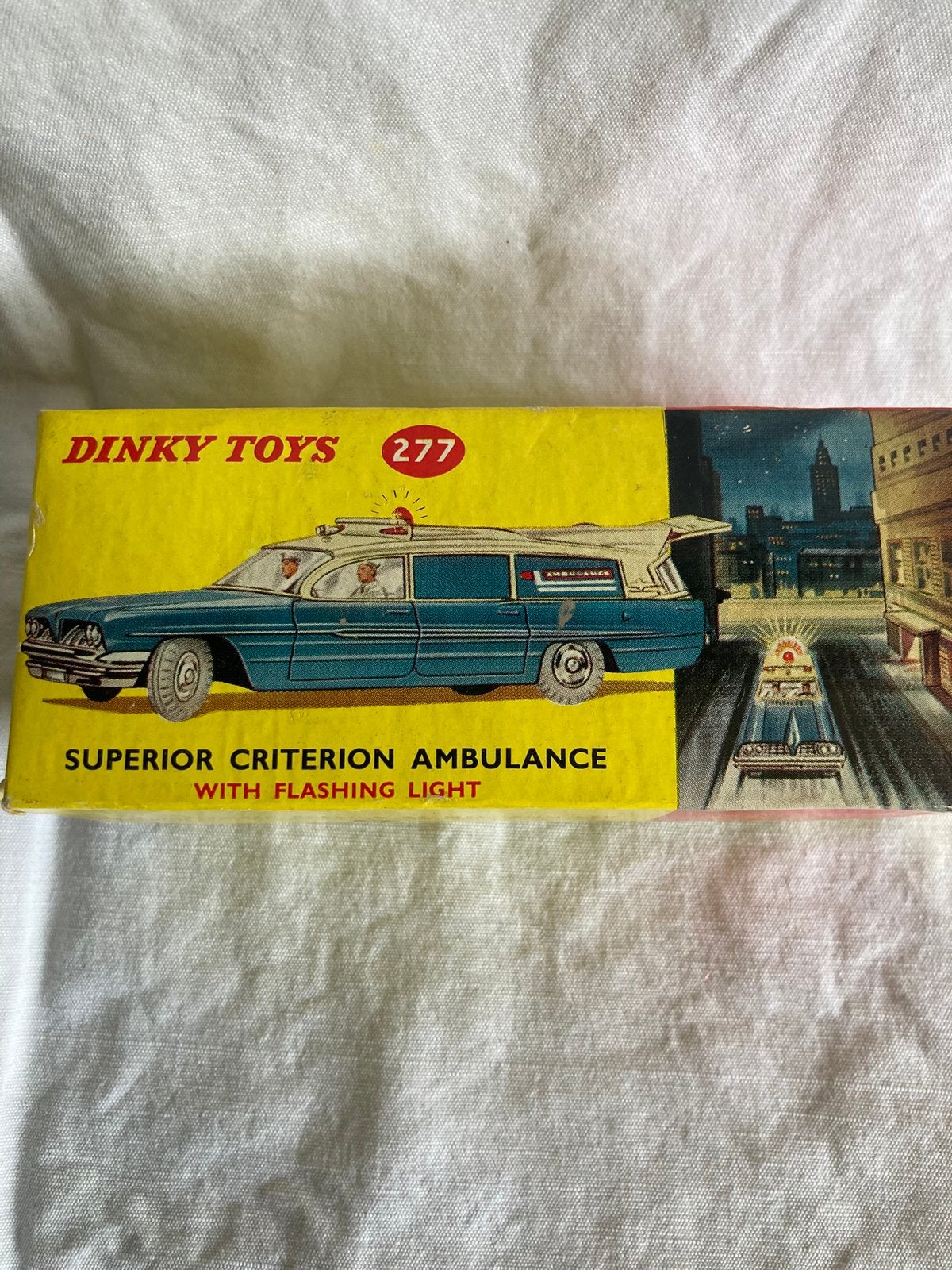 DINKY TOYS 277 superior criterion ambulance, Hobby en Vrije tijd, Modelauto's | 1:43, Gebruikt, Overige typen, Dinky Toys, Ophalen of Verzenden