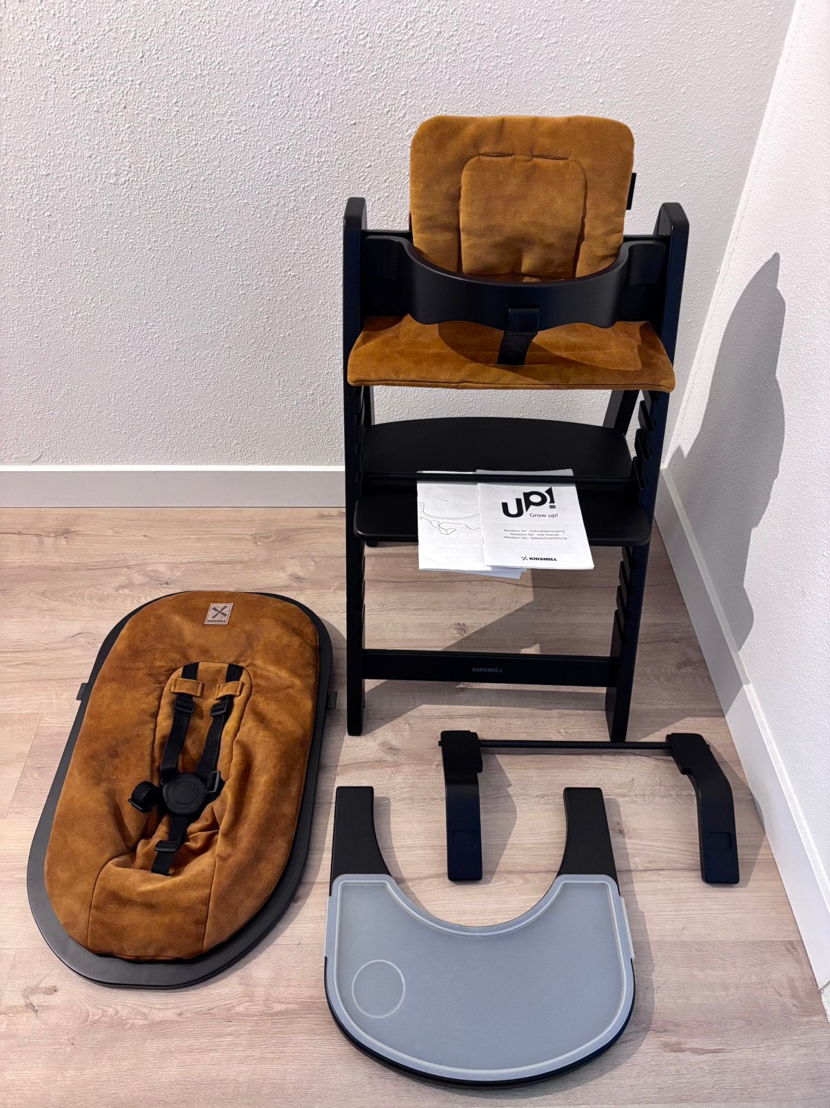 Kidsmill Kinderstoel zwart met newborn/babyset Gold, Ophalen, Gebruikt, Meegroeistoel