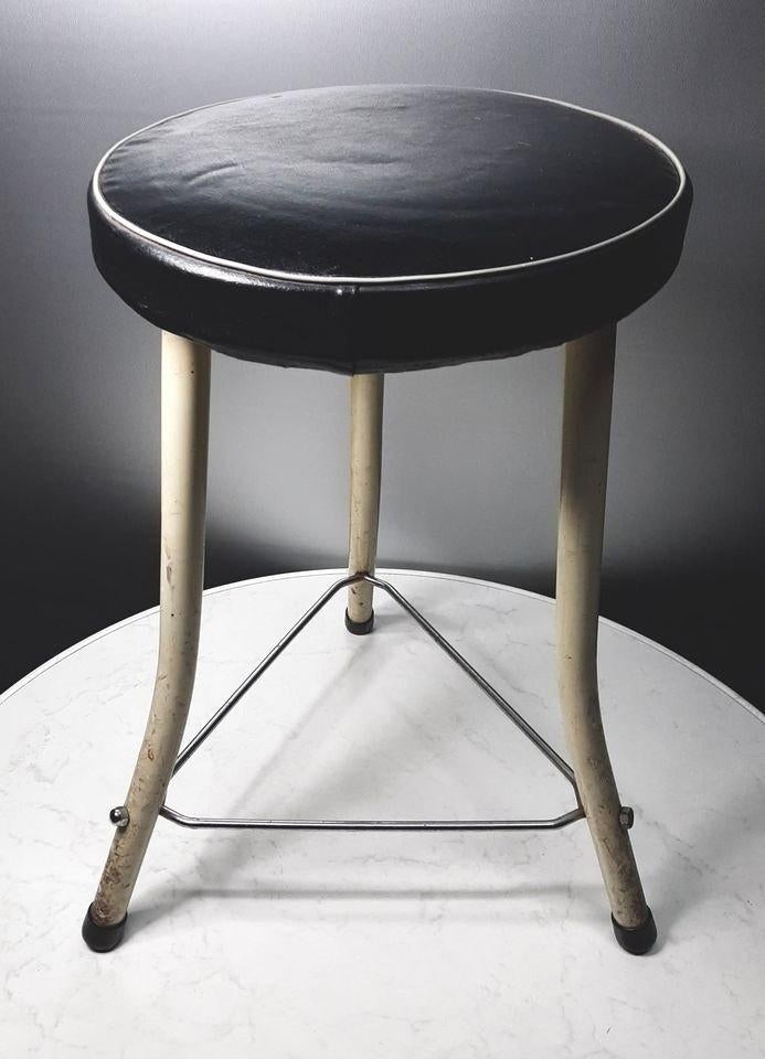 Vintage metalen krukje. 53,5 cm. hoog x 43,5 cm. breed., Ophalen of Verzenden