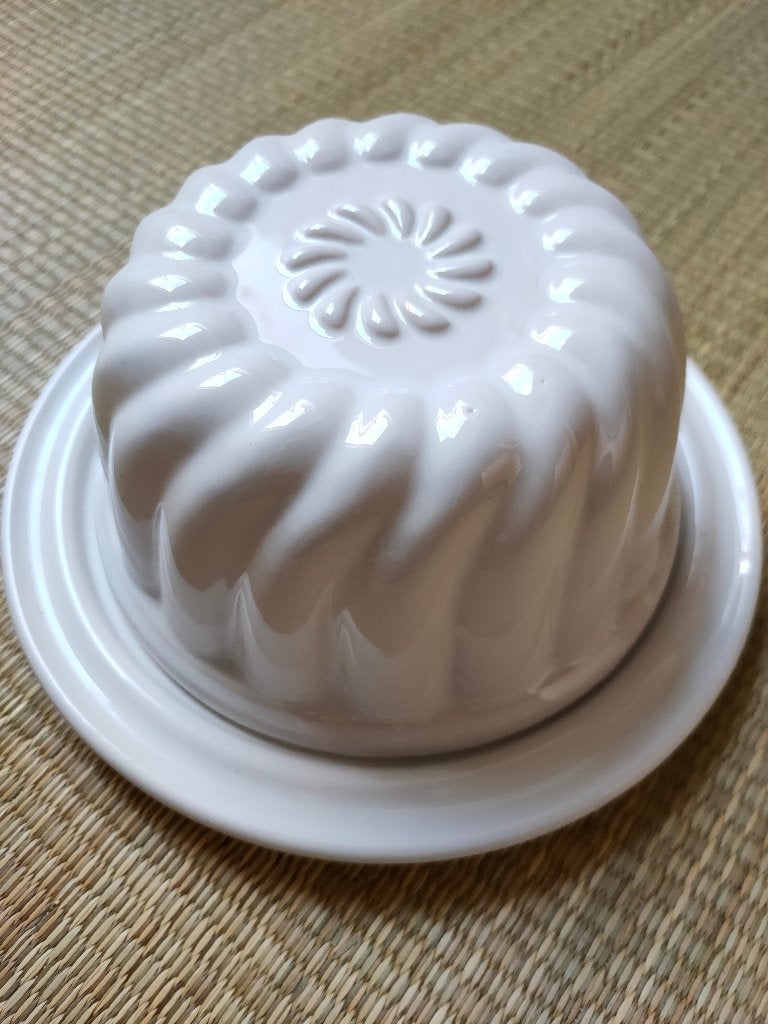 Puddingvorm met schotel wit. Jaren “40, Ophalen of Verzenden, Huis en Inrichting