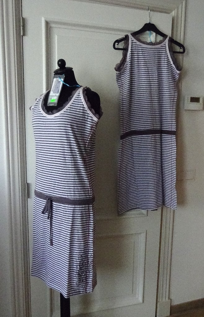 Nieuw Irresistible maat L. Dames nachthemd Taup met Wit stre, Irresistible, Ophalen of Verzenden, Meerkleurig, Nachtkleding