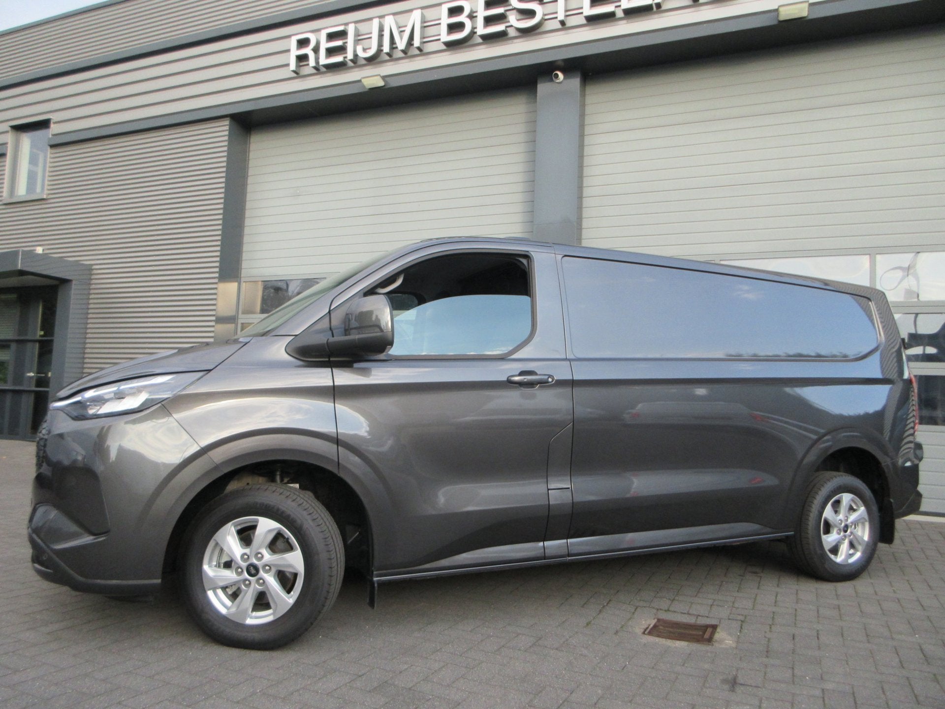 Ford E-Transit Cust. 340 L2 Limited, 71kWh, 218pk, Carplay,, Automaat, Achterwielaandrijving, Gebruikt, 71 kWh