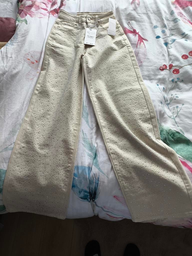 Mooie strass beige broek nieuwe collectie, Overige kleuren, Nieuw, Ophalen of Verzenden, W27 (confectie 34) of kleiner