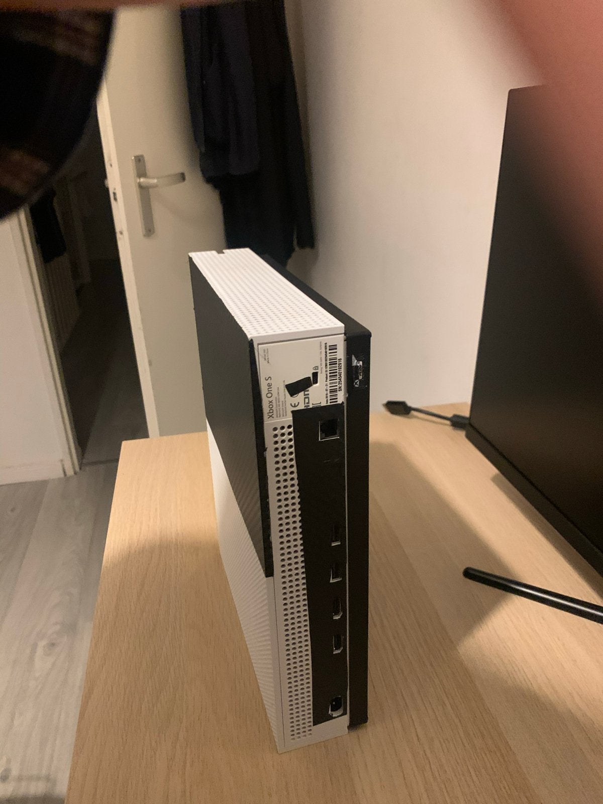 Xbox One S 1TB met 2 controllers en 2 games, Spelcomputers en Games, Spelcomputers | Xbox One, Ophalen, Met games, Met 2 controllers