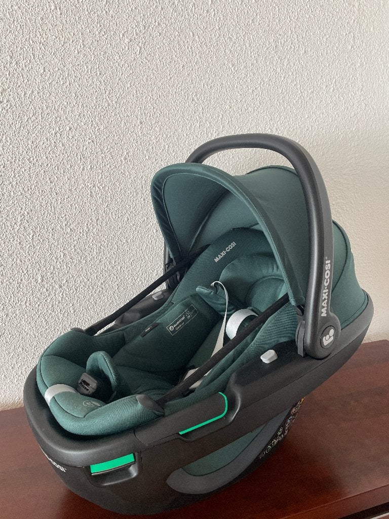 Maxi-Cosi CORAL 360 Isize kinderzitje + FamilyFix 360 base, Slaapstand, Zo goed als nieuw, Isofix, Maxi-Cosi