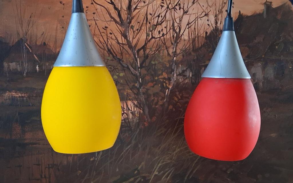 Hanglamp. 2 stuks.  Glas. Mid-century.  20 cm., Huis en Inrichting, Ophalen, Zo goed als nieuw, Glas, Mid-century