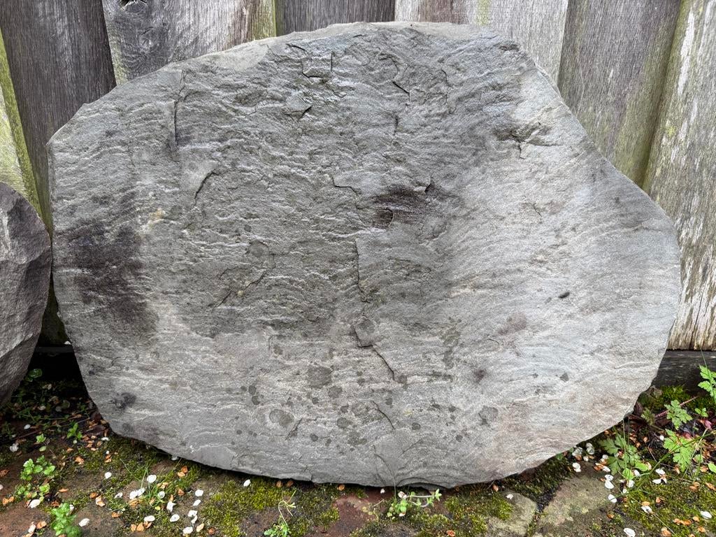 Twee natuurlijke stapstenen voor tuin of pad, Ophalen, Zo goed als nieuw