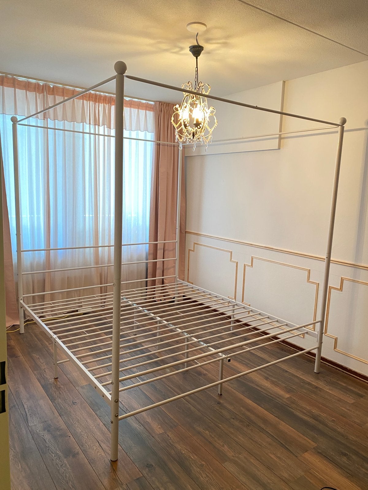 Hemelbed wit metaal 180x200cm, Huis en Inrichting, Slaapkamer | Bedden, Ophalen, Wit, Tweepersoons, Zo goed als nieuw