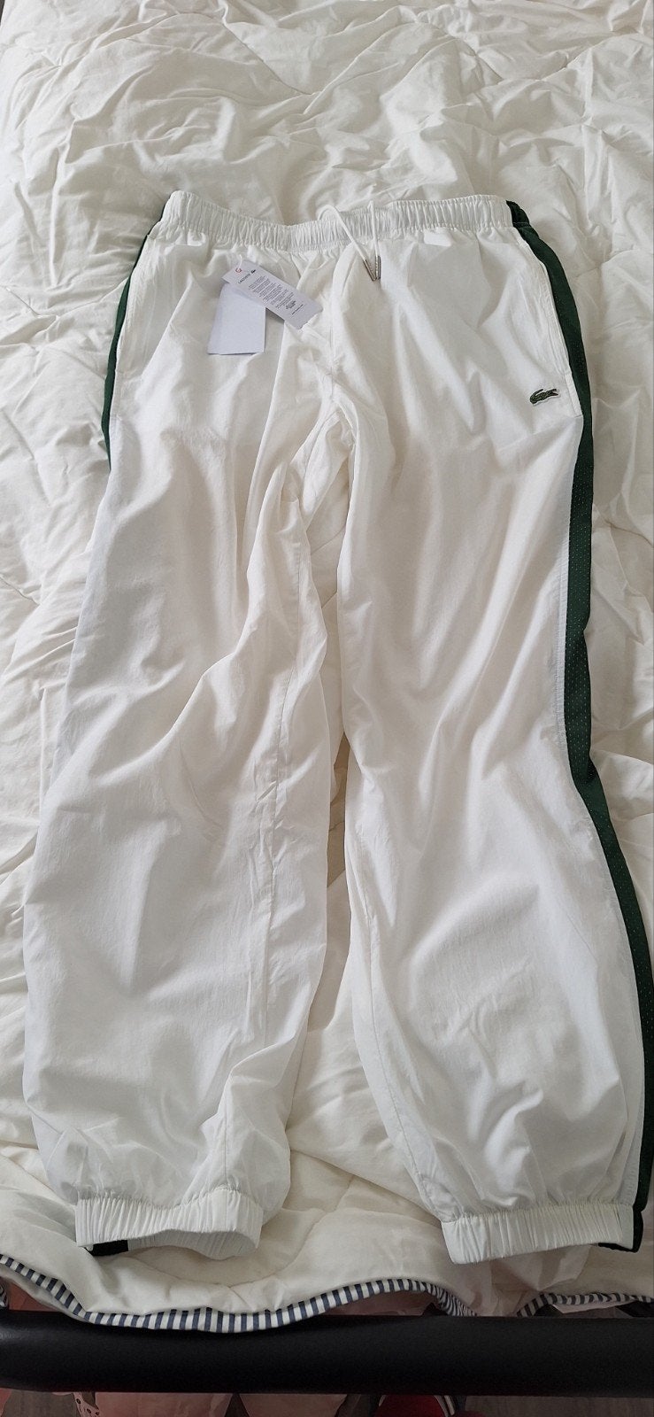 BNWT Lacoste Relaxed Fit Track Pants Off-White / Groen M, Kleding | Heren, Sportkleding, Ophalen of Verzenden