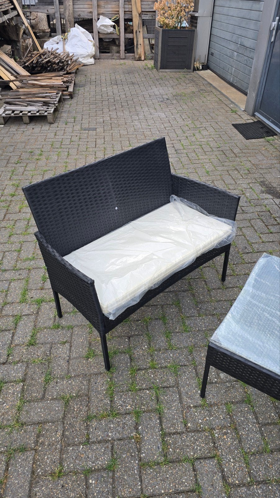 Nieuw tuinset met witte kussens - Snel ophalen!, Ophalen, 4 zitplaatsen, ., Nieuw
