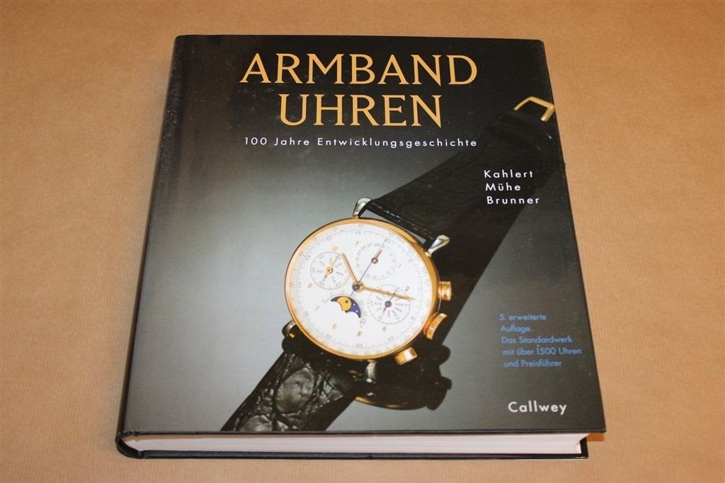 Armbanduhren — 100 Jaar Polshorloges, Dik Standaardwerk, Ophalen of Verzenden, Gelezen, Mode algemeen