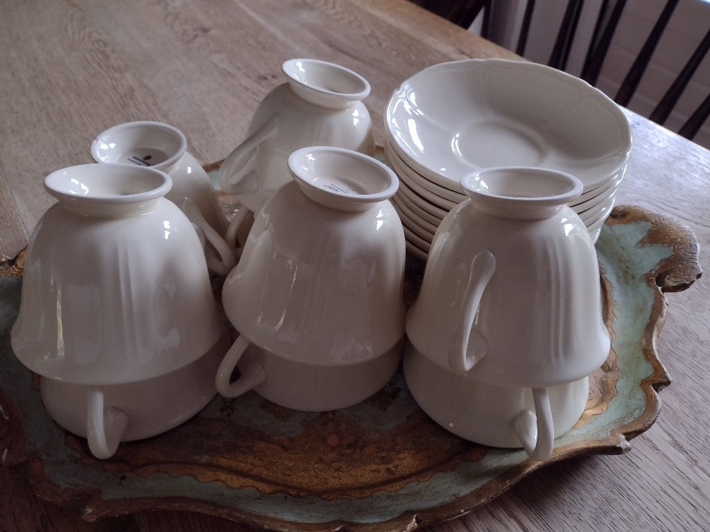 9 stuks wedgwood Queens Plain kop en schotels (thee), Huis en Inrichting, Keuken | Servies, Ophalen of Verzenden, Zo goed als nieuw