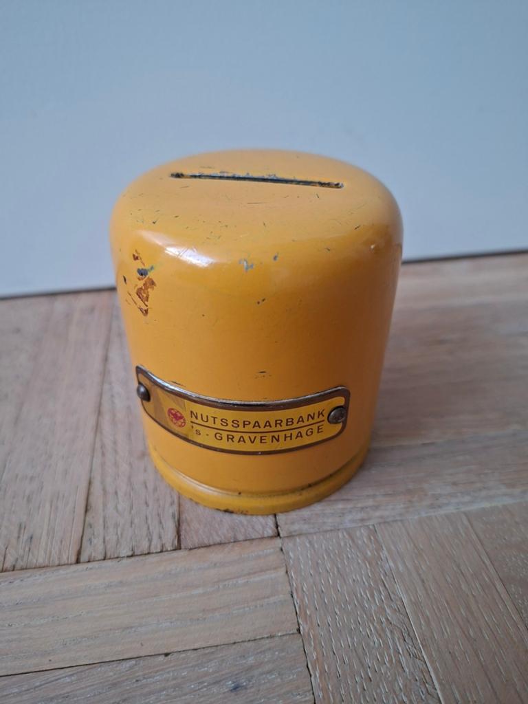 Vintage spaarpot Nutsspaarbank 's-Gravenhage, Ophalen of Verzenden, Gebruikt, Metaal of Blik, Object of Gebouw