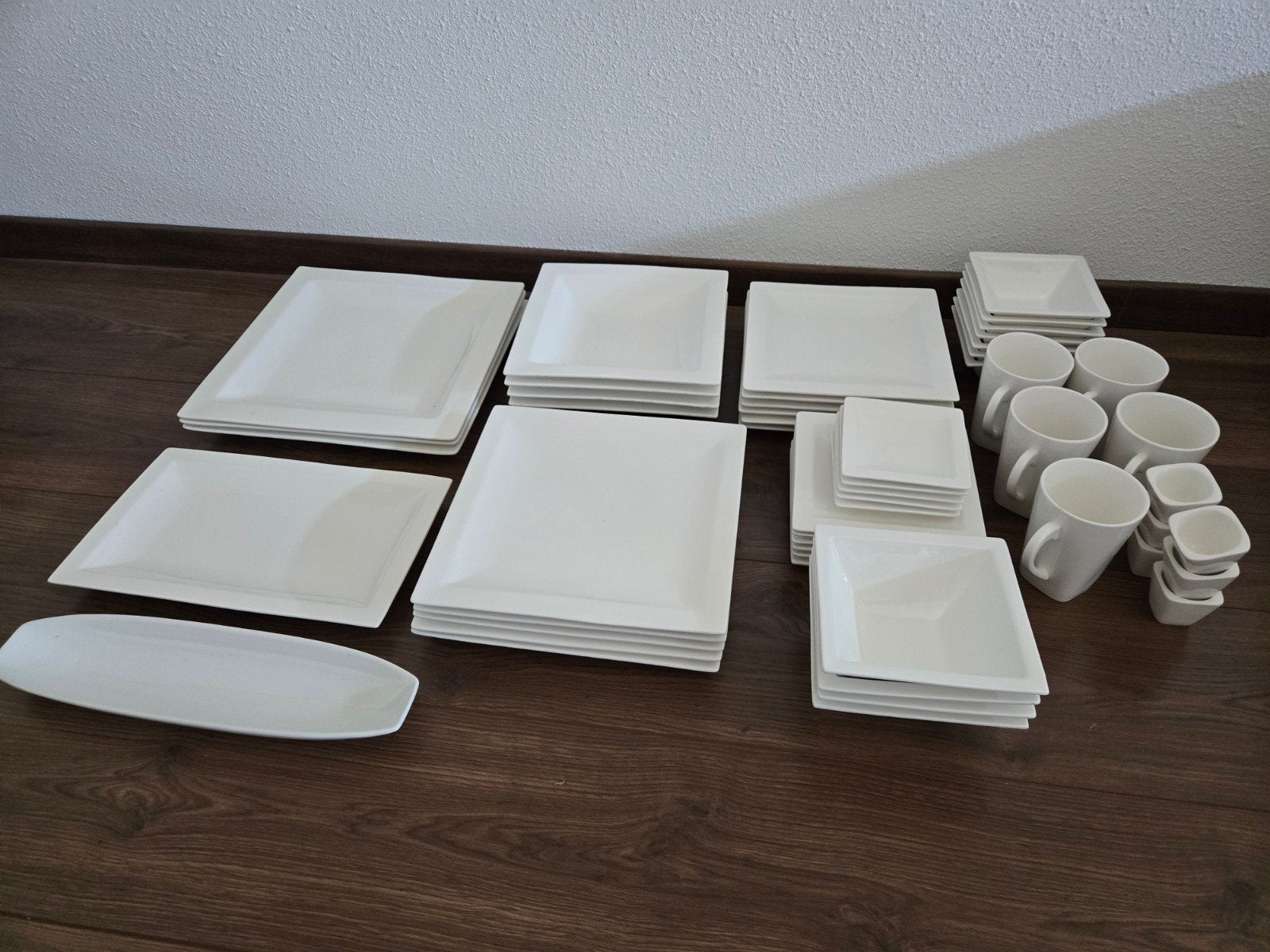 53-delig wit servies - modern en compleet, Ophalen, Gebruikt, Keramiek, Modern