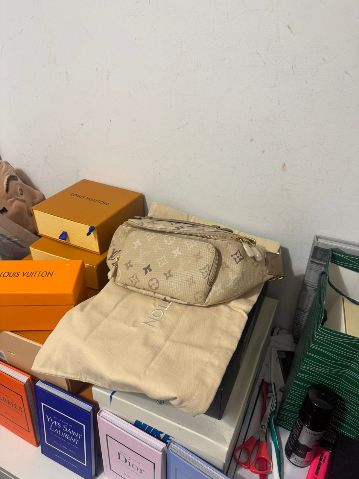 Louis Vuitton Rush Bumbag beige, Ophalen of Verzenden, Nieuw
