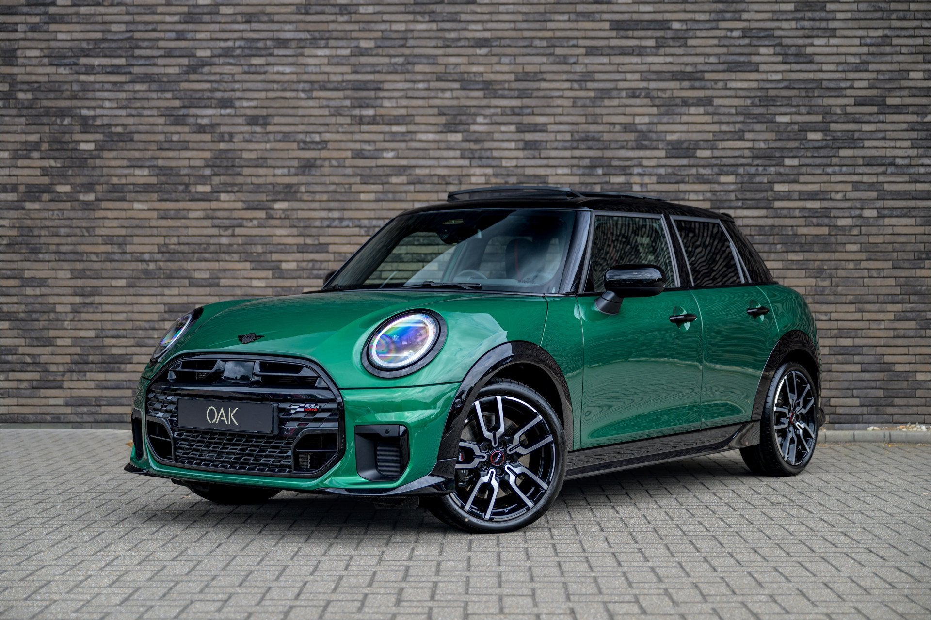 MINI 5-deurs 1.5 Cooper C John Cooper Works M | Panorama | L, 12 maanden, Gebruikt, 156 pk, Leder