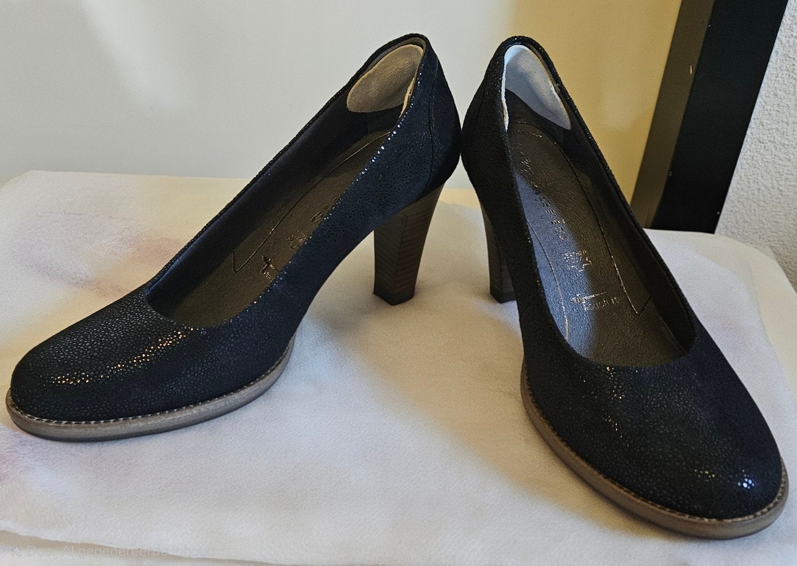 Tamaris pumps zwart met glinsters, mt. 38, hak 7-7,5 cm, Pumps, Zwart, Zo goed als nieuw, Ophalen