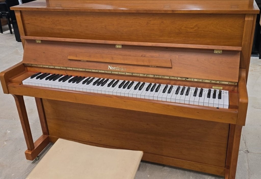 Nordiska piano- kersen- in onberispelijke staat.
